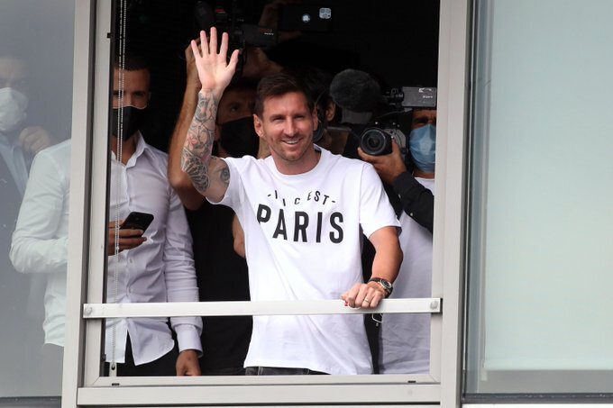  ULTIMA HORA: Messi ya está en Paris para firmar con el PSG.