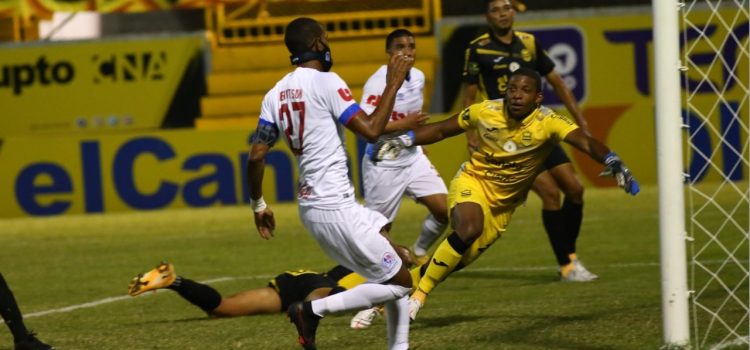  Real España y Olimpia empatan 1-1 en la Liga Nacional de Honduras