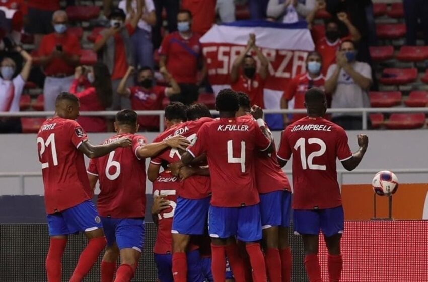  ¡Costa Rica remonta! y vence 2-1 a El Salvador en el estadio Nacional.