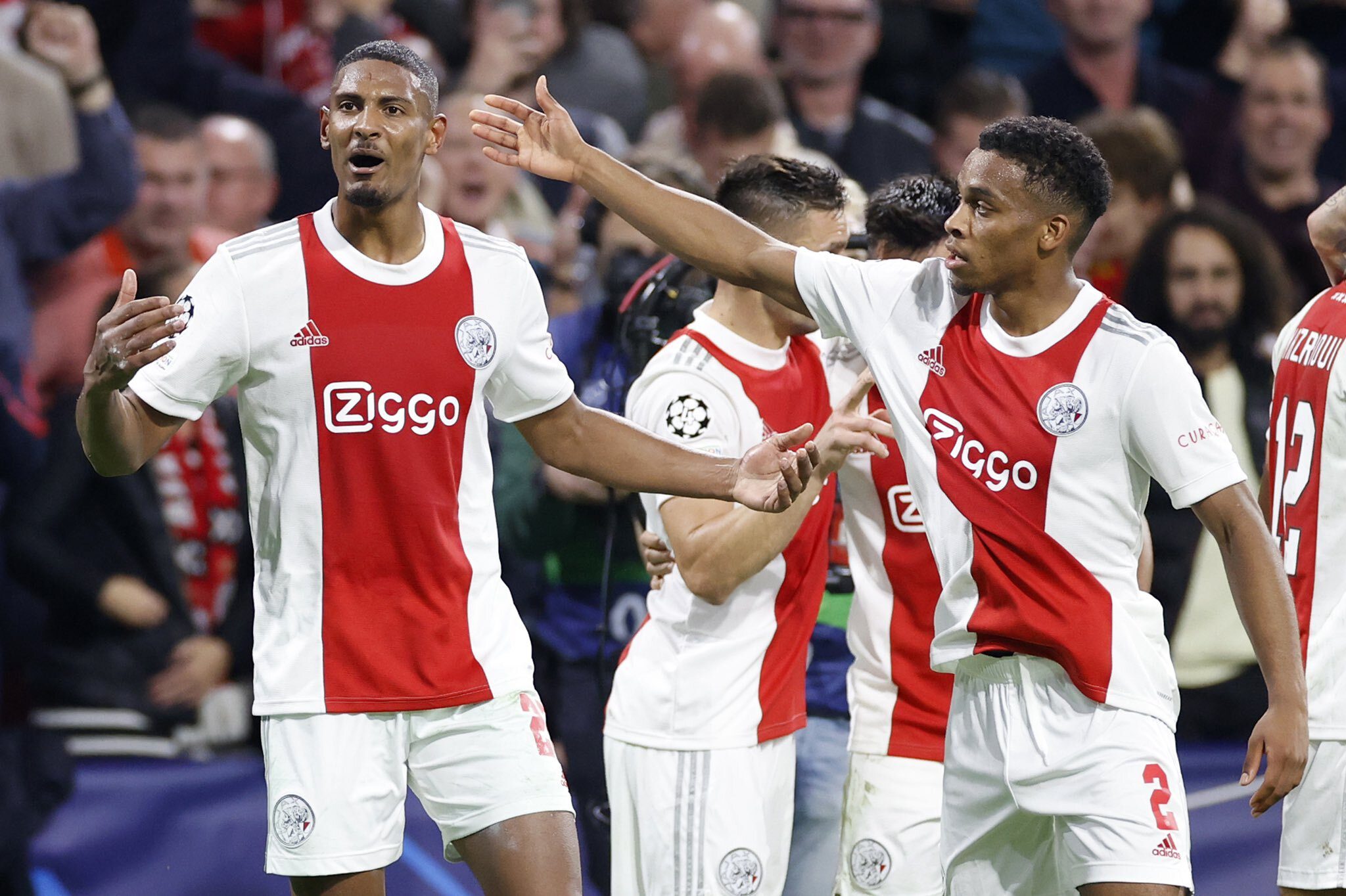 Aplastante Victoria Del Ajax 4 0 Sobre El Borussia Dortmund En La