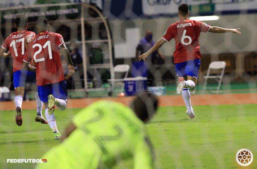  Costa Rica se lleva el clásico centroamericano 2-1 ante Honduras y los deja fuera de Qatar 2022.