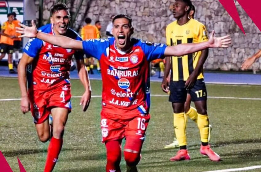  Histórico: Xelajú elimina al Real España en penales y llega a su primera final de Copa Centroamericana